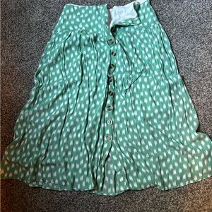 Vestique Green Patterned Button Midi Skirt